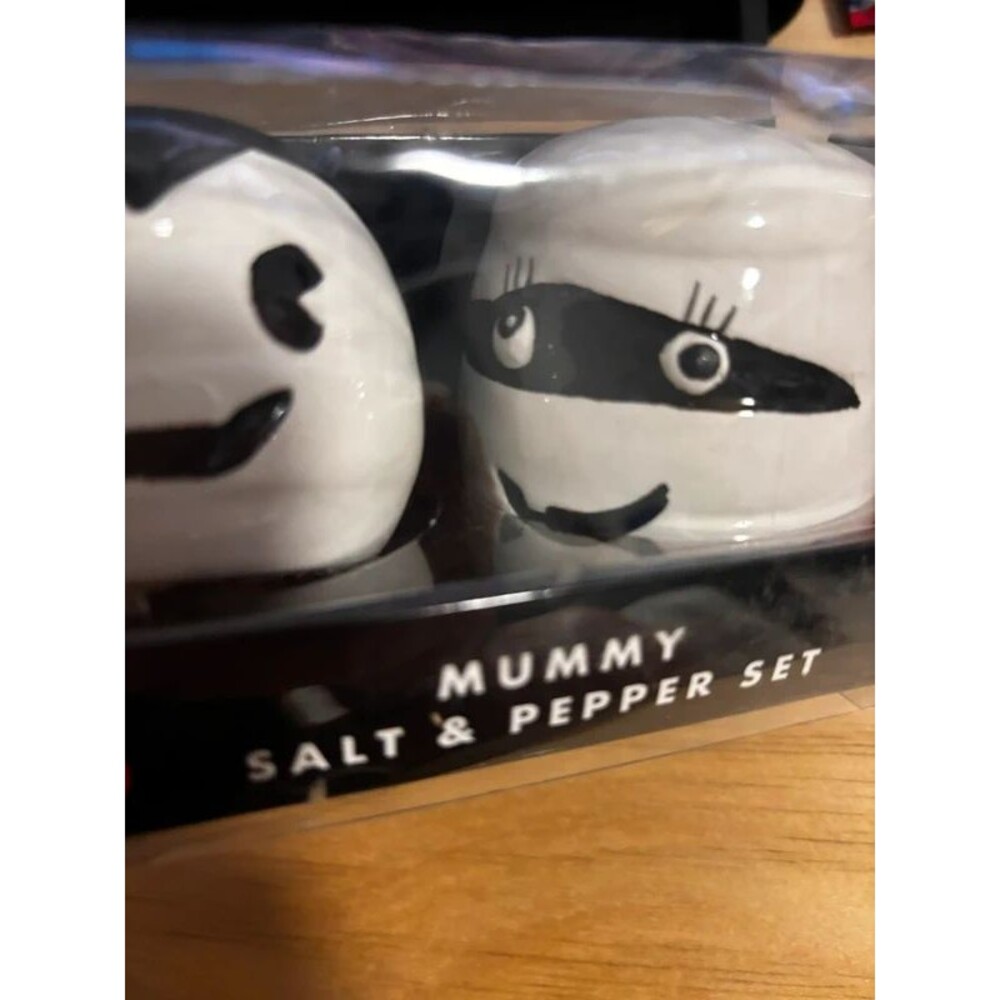 ceramic mummy salt and pepper shaker set with black-and-white Halloween